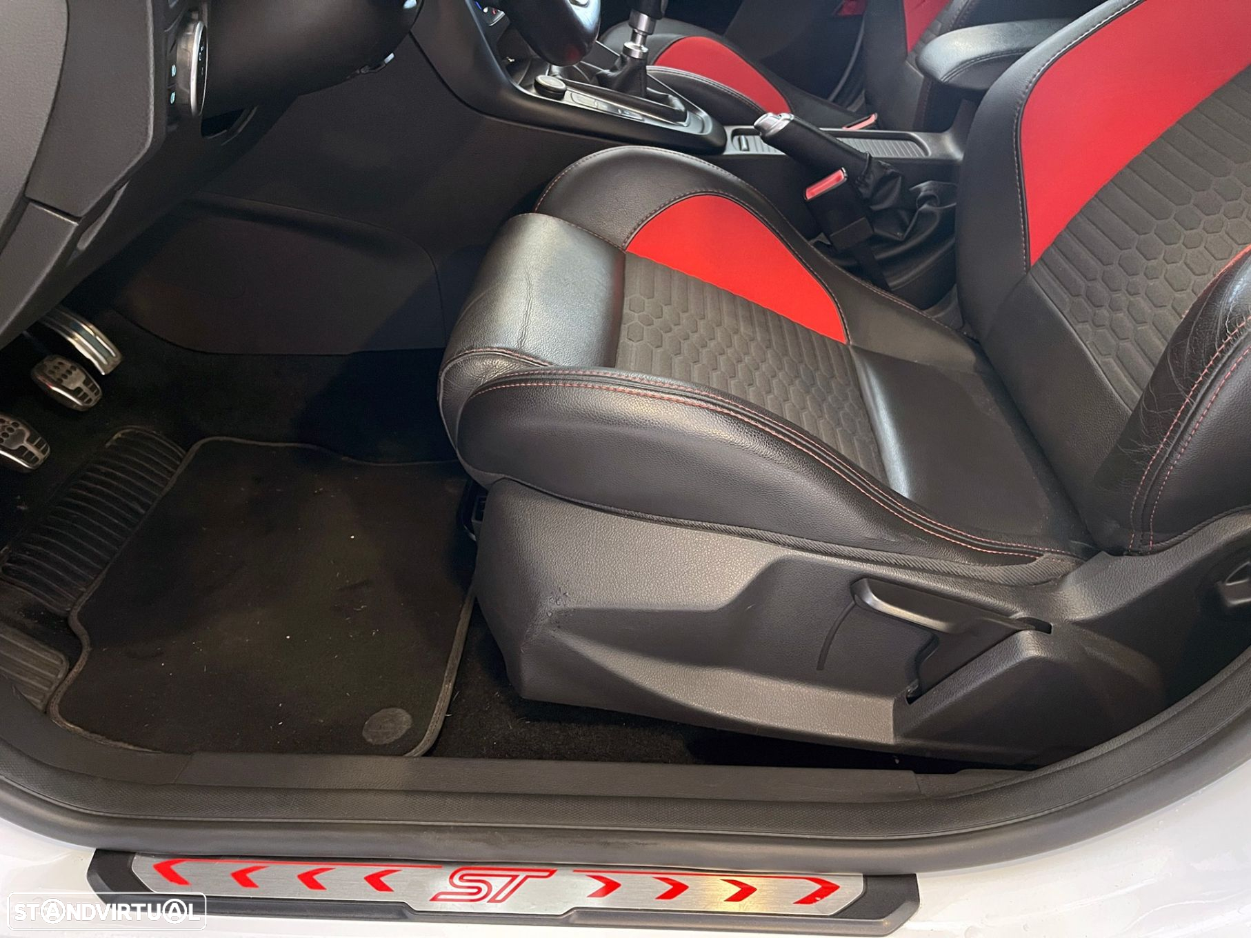 Ford Focus 2.0i ST-2 - 38