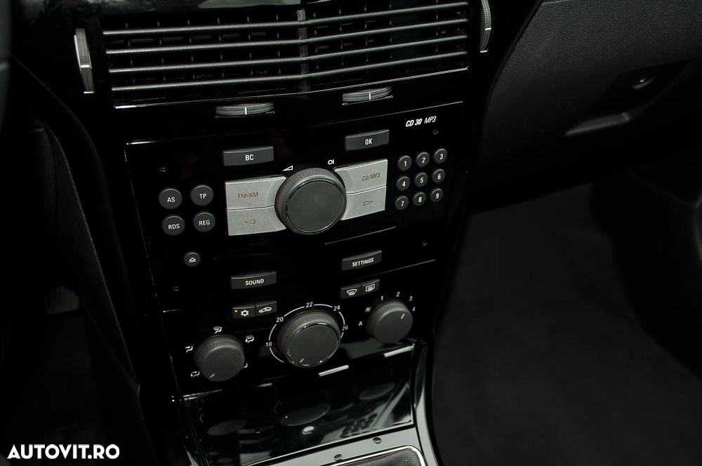 Opel Astra GTC 1.9 CDTI Cosmo - 16