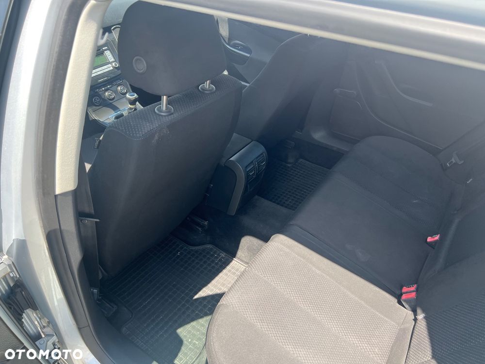 Volkswagen Passat 1.6 Family - 9