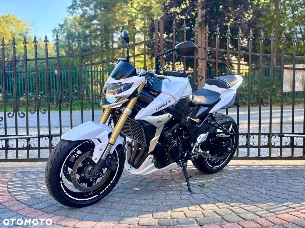 Suzuki GSR - 6