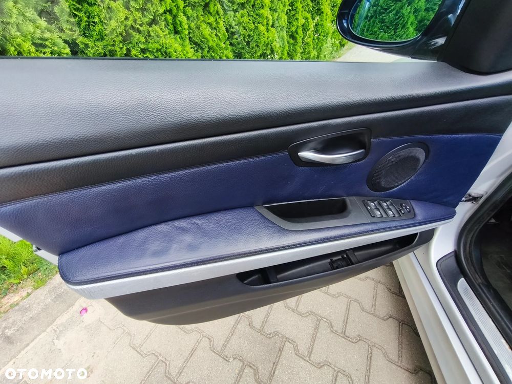 BMW Seria 3 330d - 25