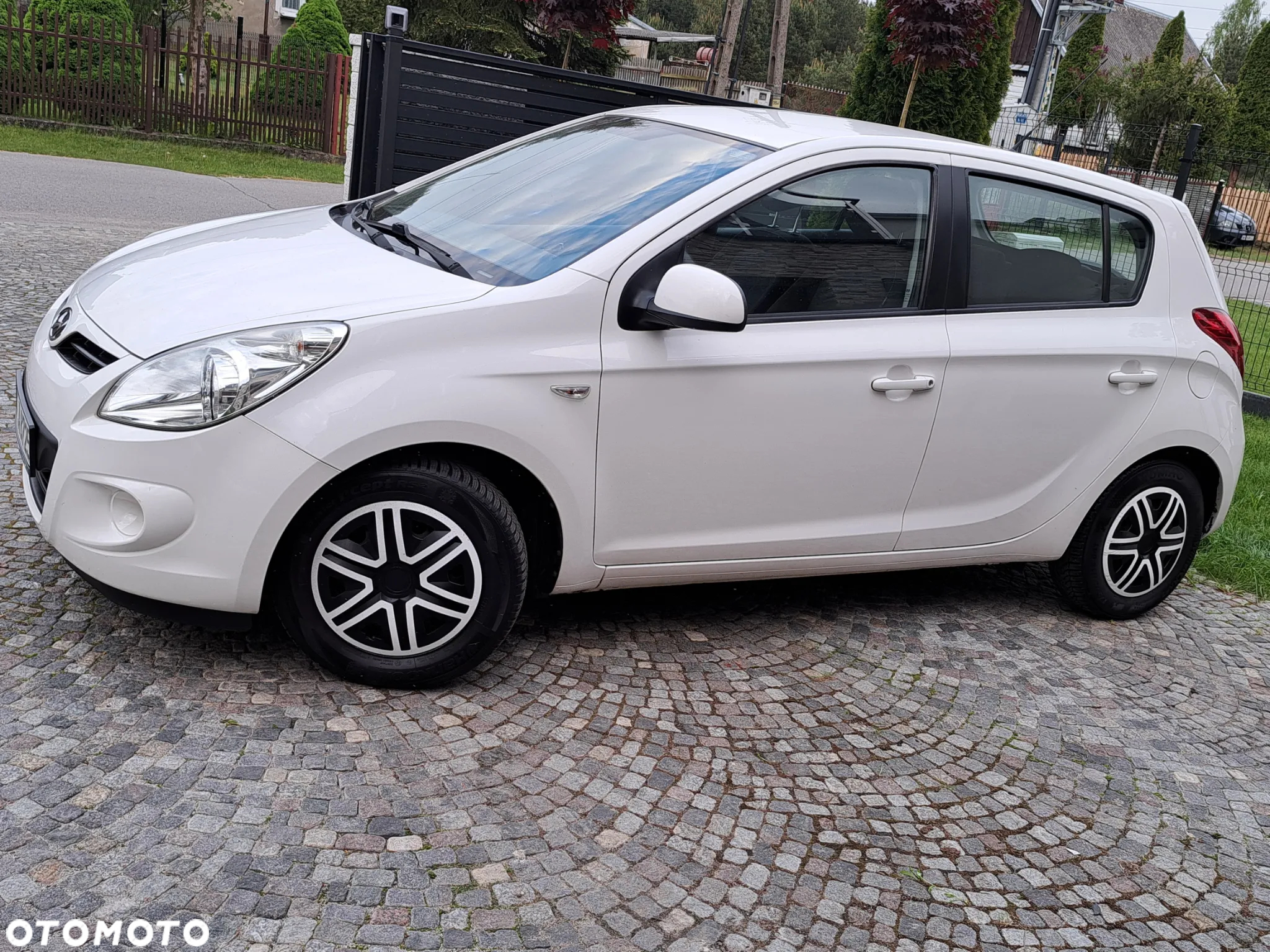 Hyundai i20 1.2 FIFA WM Edition - 17