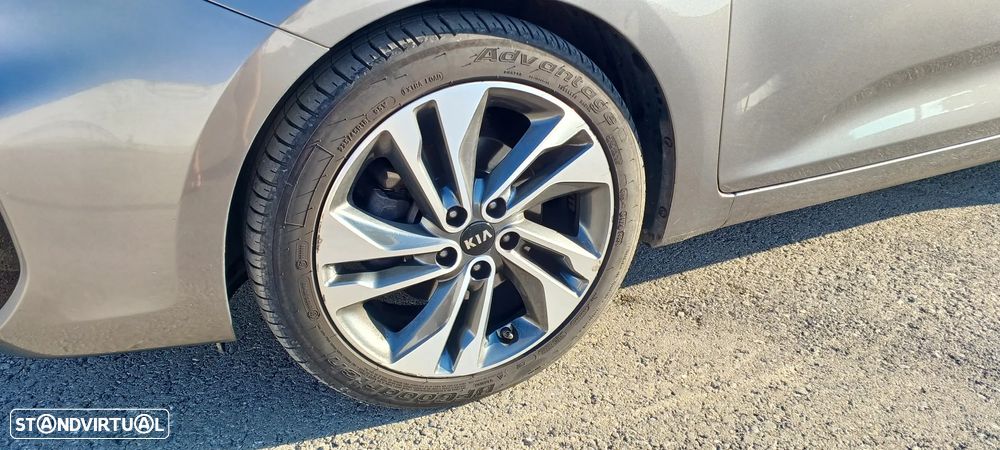 Kia Carens 1.7 CRDi ISG TX - 7