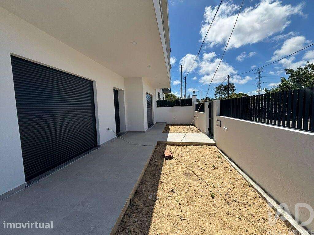 Casa T4 em Amora de 200,00 m2 - Grande imagem: 4/27