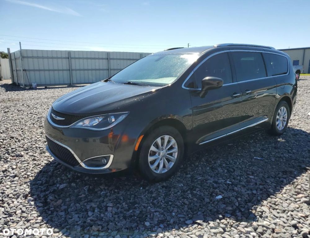 Chrysler Pacifica - 1