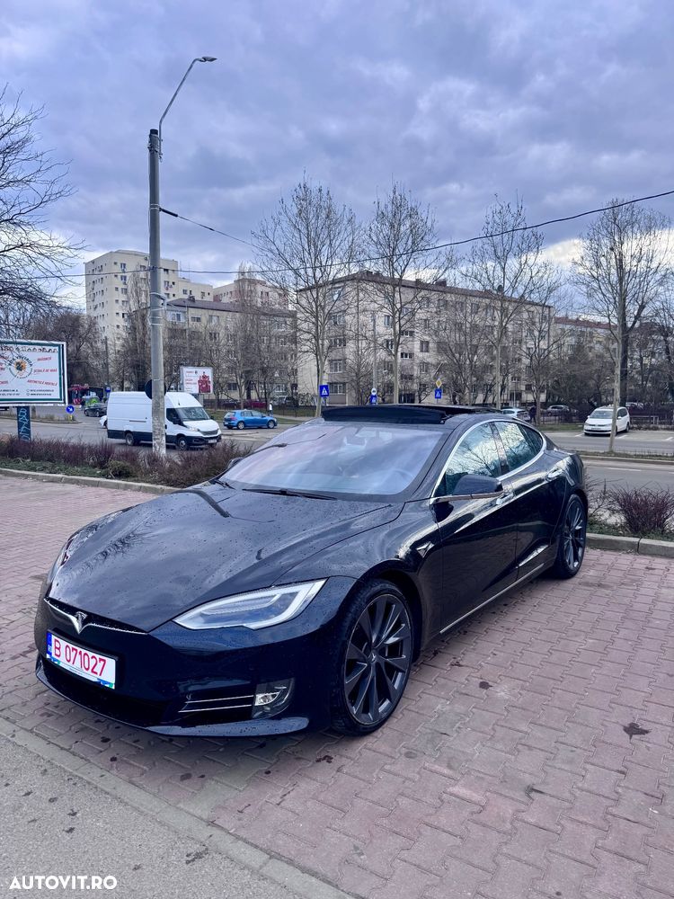 Tesla Model S - 1