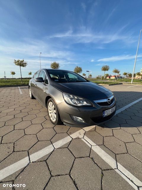 Opel Astra 1.6 T Cosmo - 2