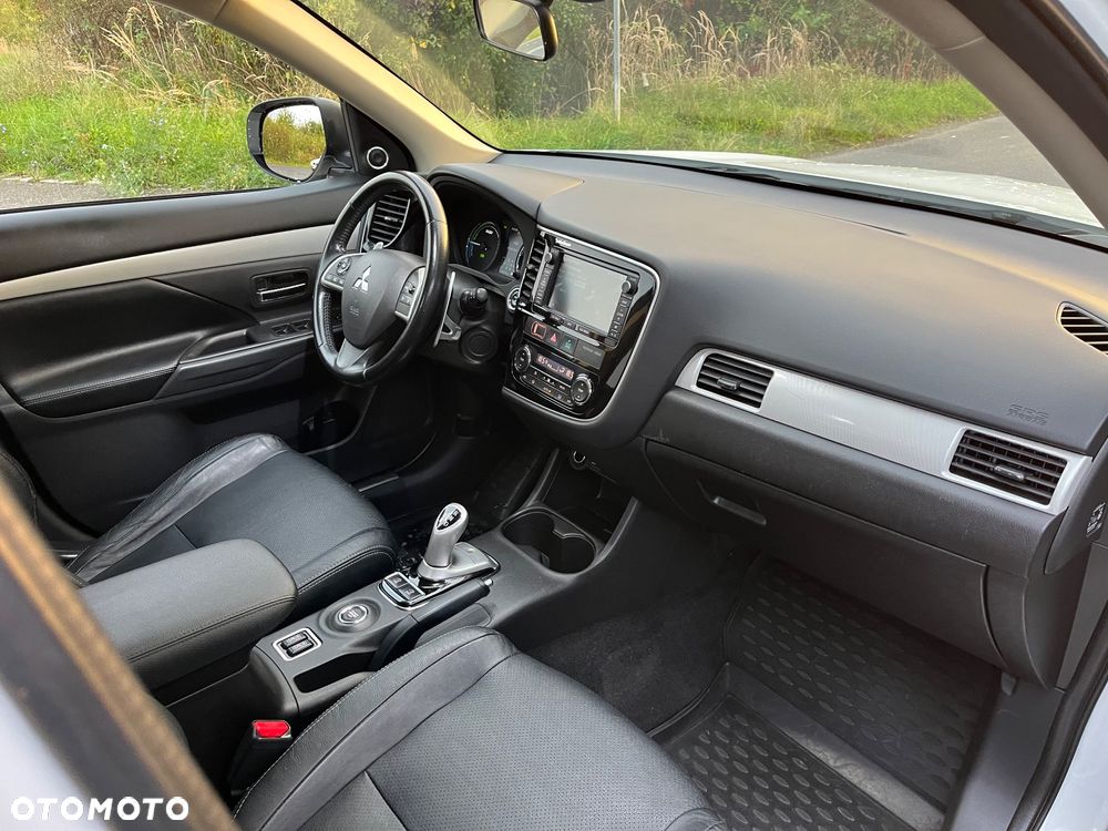 Mitsubishi Outlander PHEV Instyle NAVI - 11