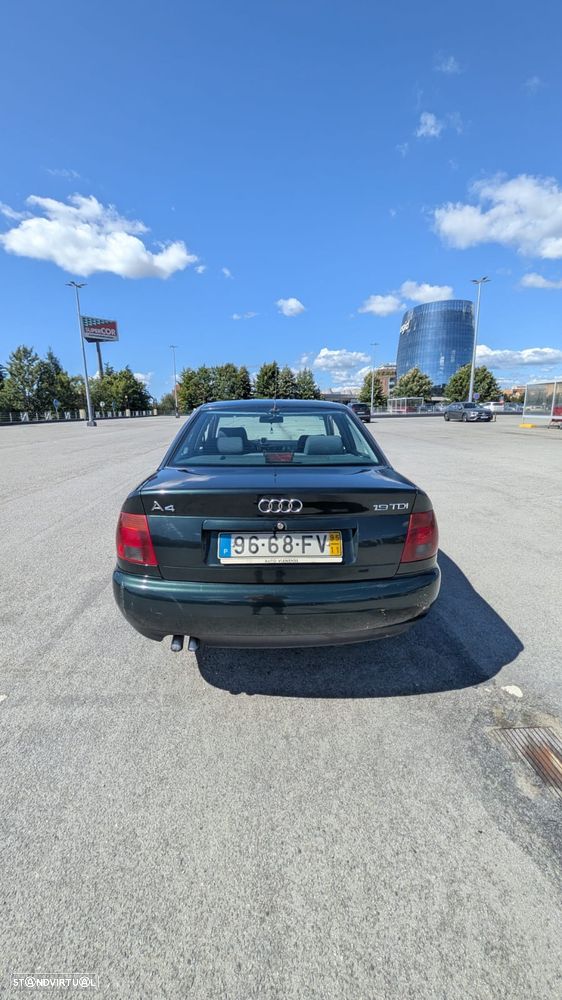 Audi A4 1.9 TDI Confort - 6