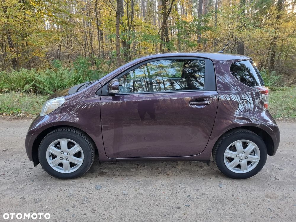 Toyota iQ - 8