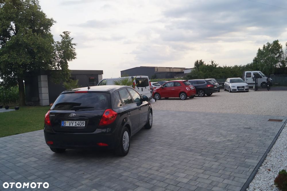 Kia Ceed - 34