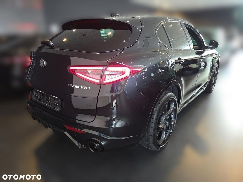 Alfa Romeo Stelvio 2.0 Turbo Veloce Q4 - 4
