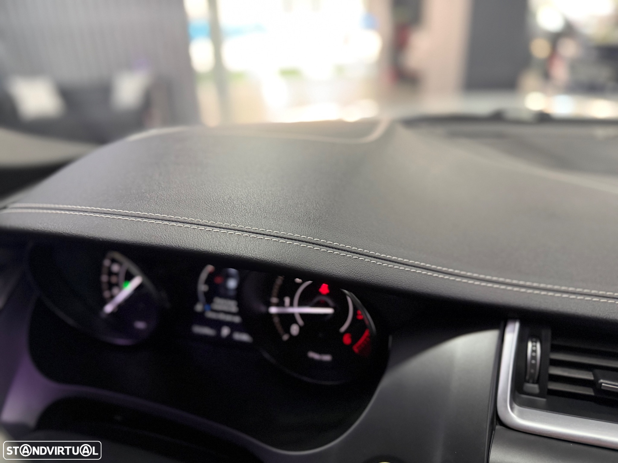 Jaguar E-Pace 2.0 i4D R-Dynamic HSE AWD Aut. - 25