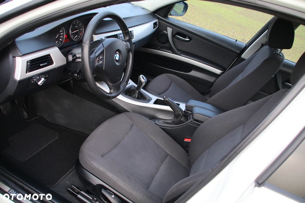 BMW Seria 3 318i - 19