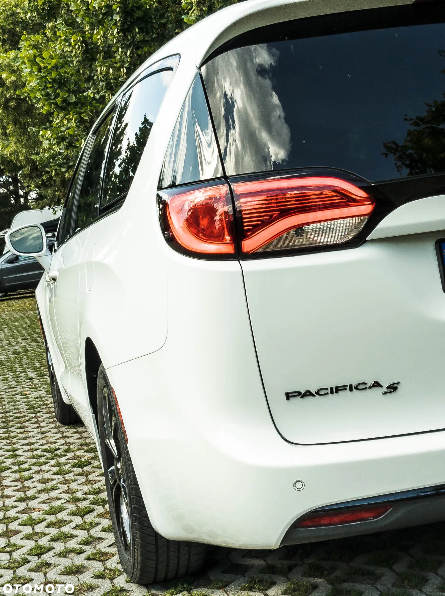 Chrysler Pacifica - 12