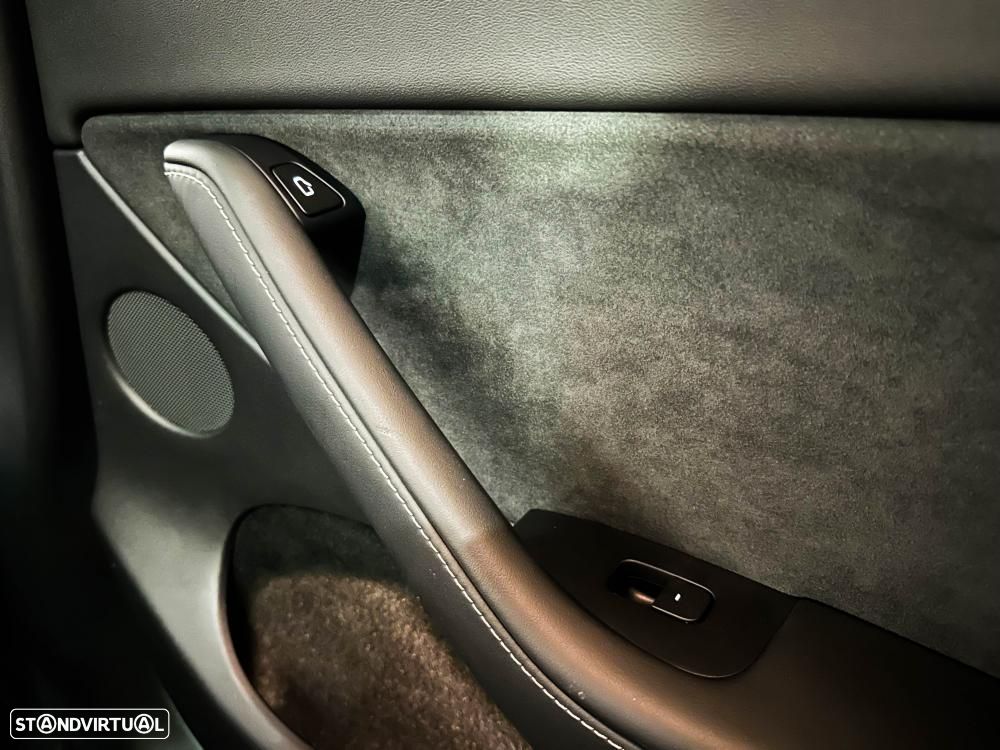 Tesla Model Y Long Range Dual Motor AWD - 28