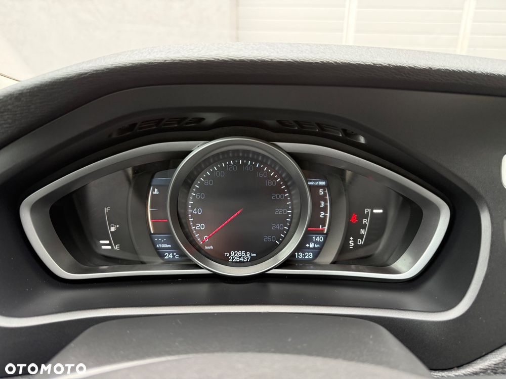 Volvo V40 D3 Geartronic Momentum - 28