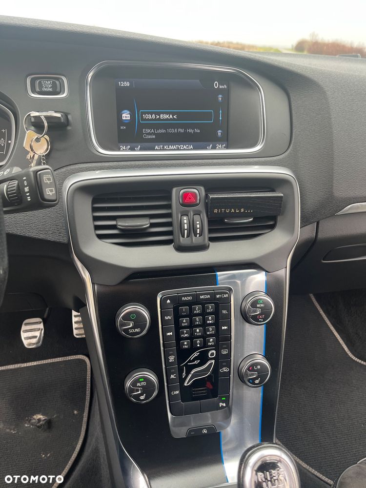 Volvo V40 D2 R-Design - 22