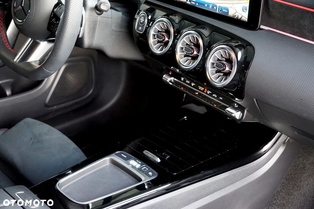 Mercedes-Benz CLA 180 mHEV AMG Line 7G-DCT - 37