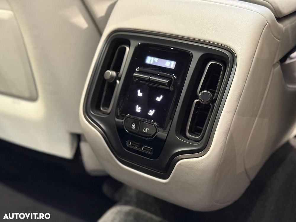 Aston Martin DBX - 38