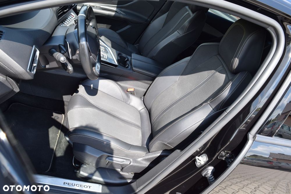Peugeot 3008 1.6 PureTech HYbrid GT S&S EAT8 - 19