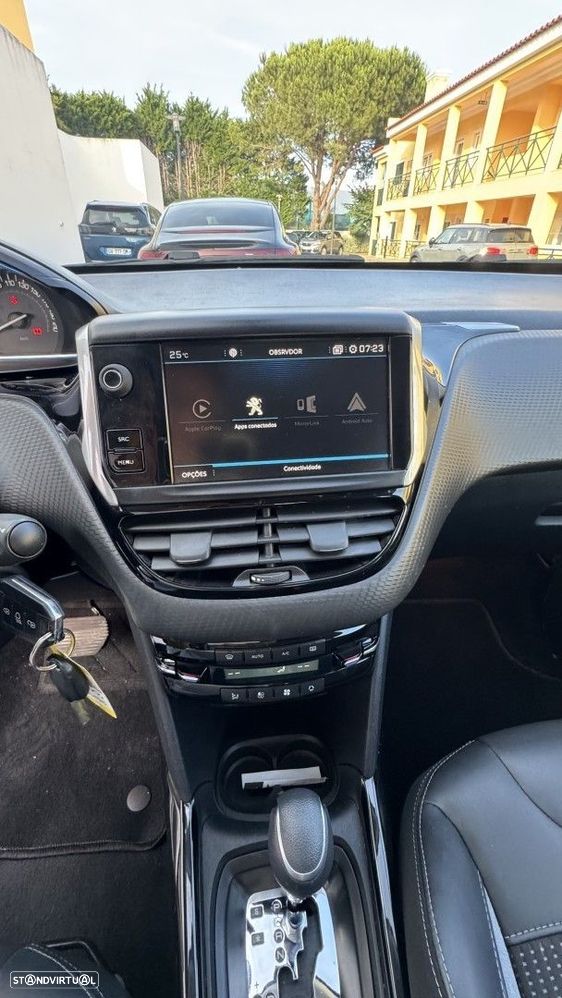 Peugeot 2008 1.2 PureTech Allure EAT6 - 18