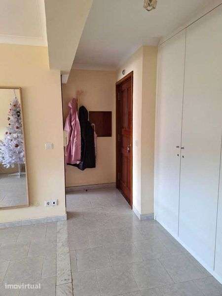 Aluga-se Apartamento T2 - Grande imagem: 2/11