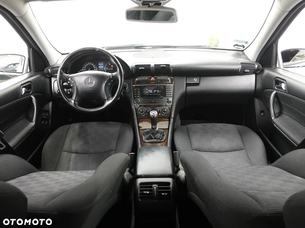 Mercedes-Benz Klasa C 220 CDI Classic - 26