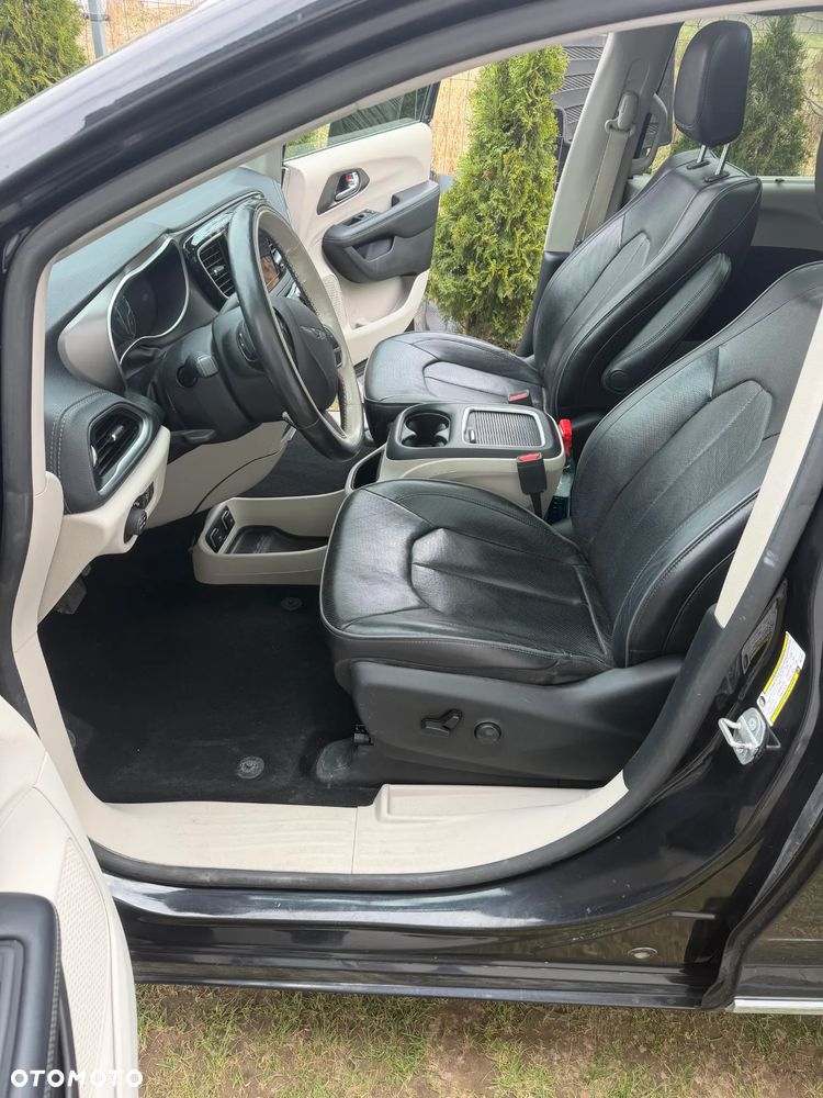 Chrysler Pacifica - 36