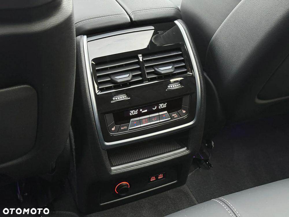 BMW X5 M M60i xDrive - 33