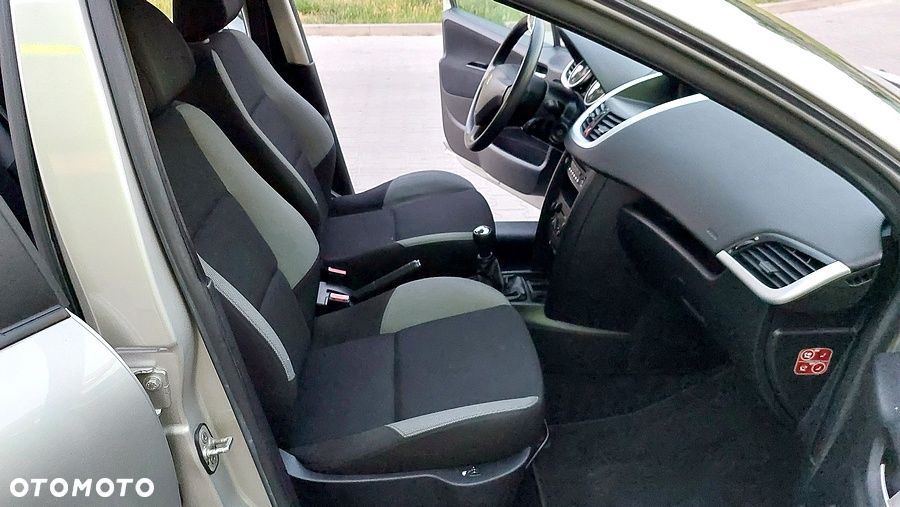 Peugeot 207 - 19