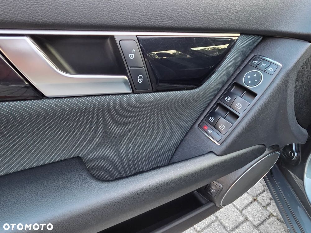 Mercedes-Benz Klasa C 180 BlueEFFICIENCY 7G-TRONIC Elegance - 10