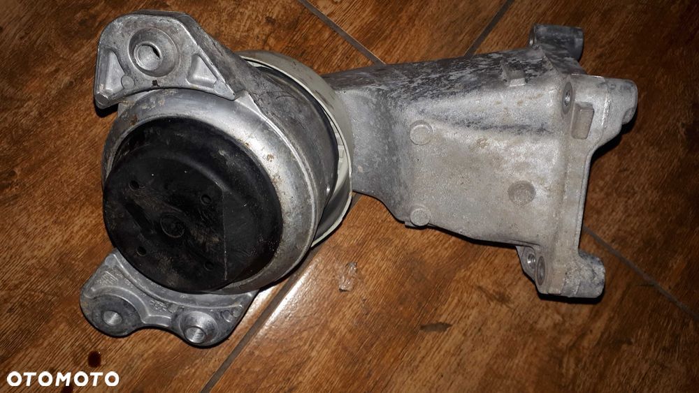 Mercedes 2.0 cgi poduszka silnika lewa - 1