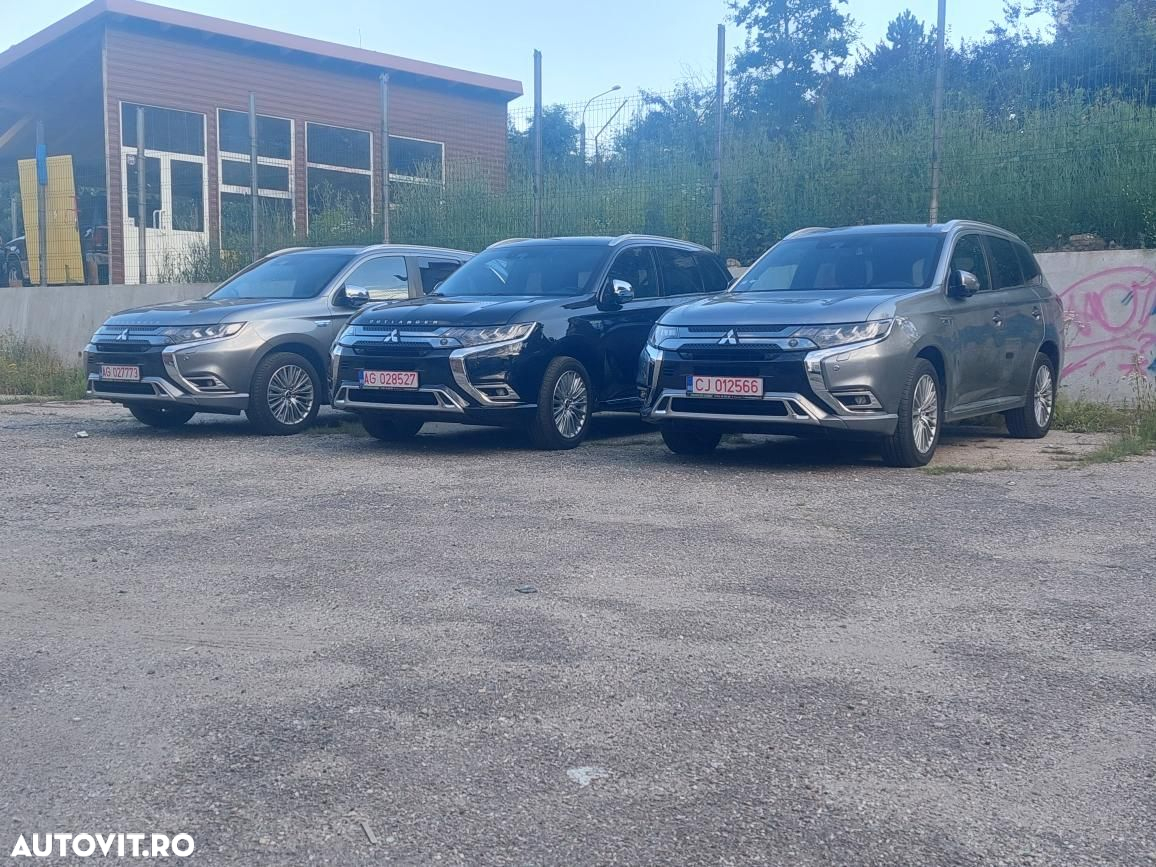 Mitsubishi Outlander 2.4 4WD Plug-In Hybrid Top - 11