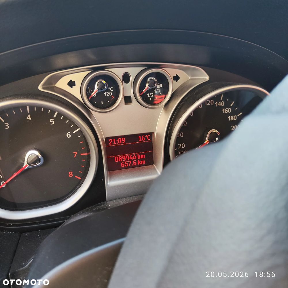 Ford Focus 1.6 Trend + - 5