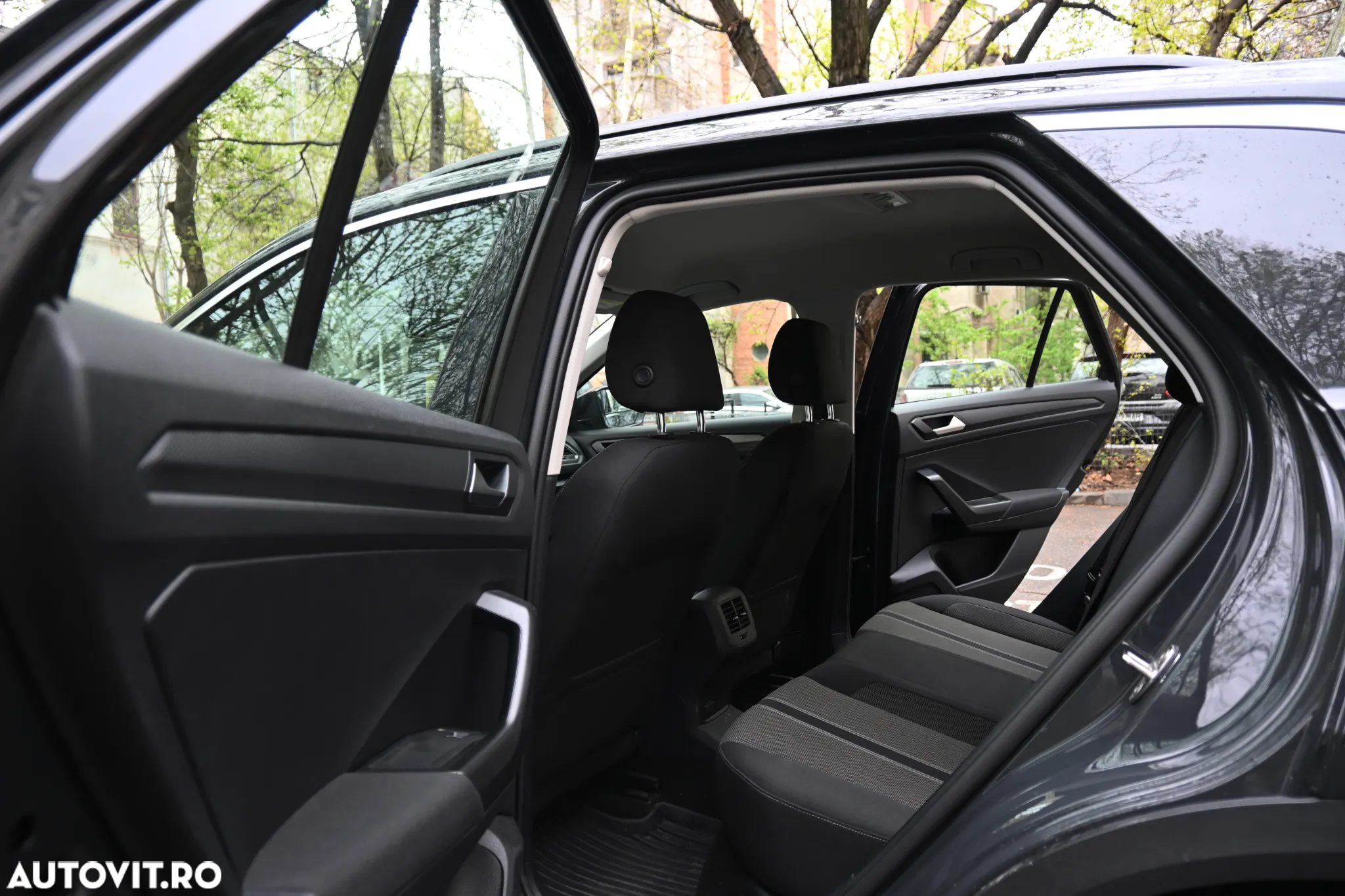 Volkswagen T-ROC - 13