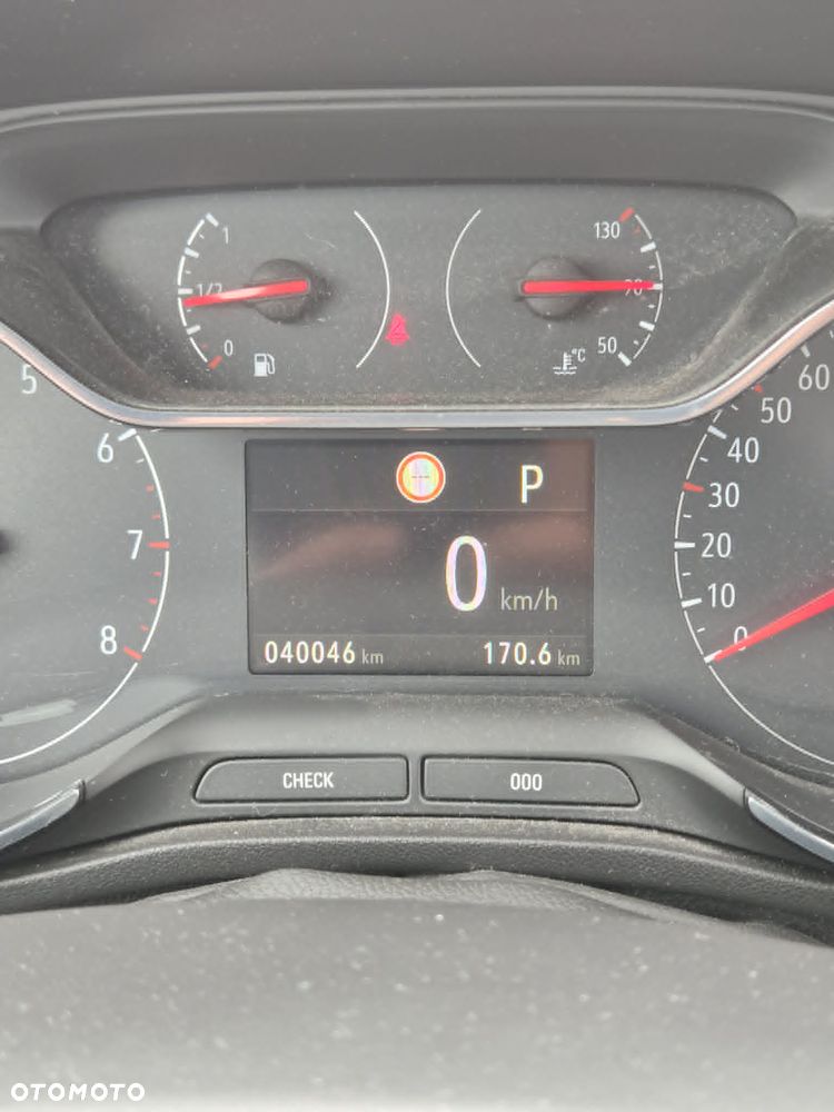 Opel Crossland X - 11