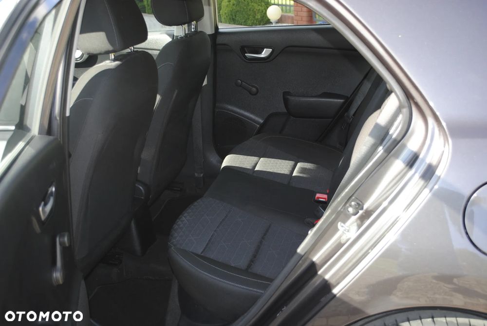 Kia Rio - 13