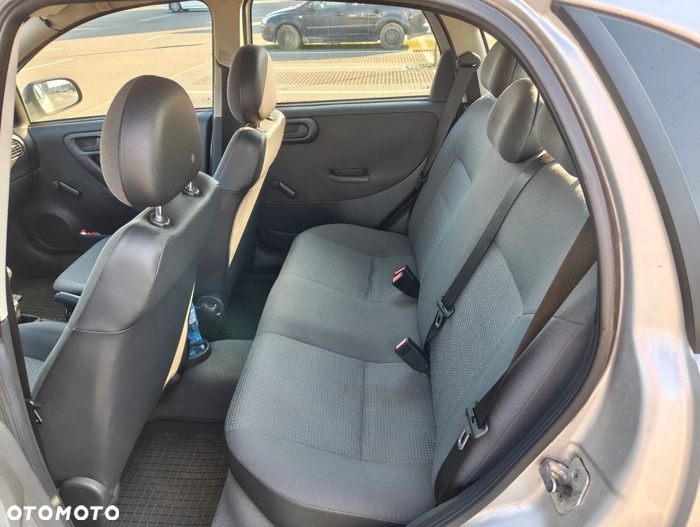 Opel Corsa 1.2 16V Essentia - 12