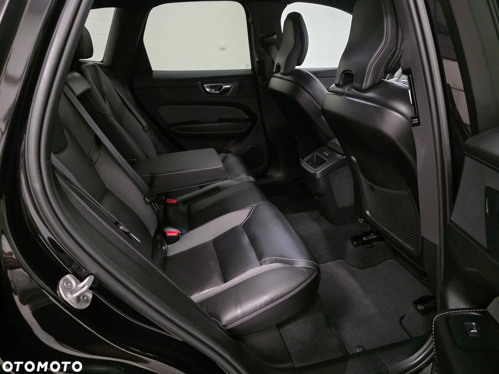 Volvo XC 60 B4 D AWD Plus Dark - 19