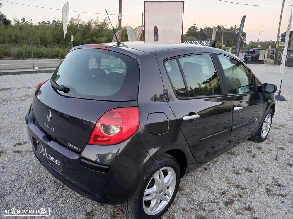 Renault Clio 1.2 16V Confort - 9