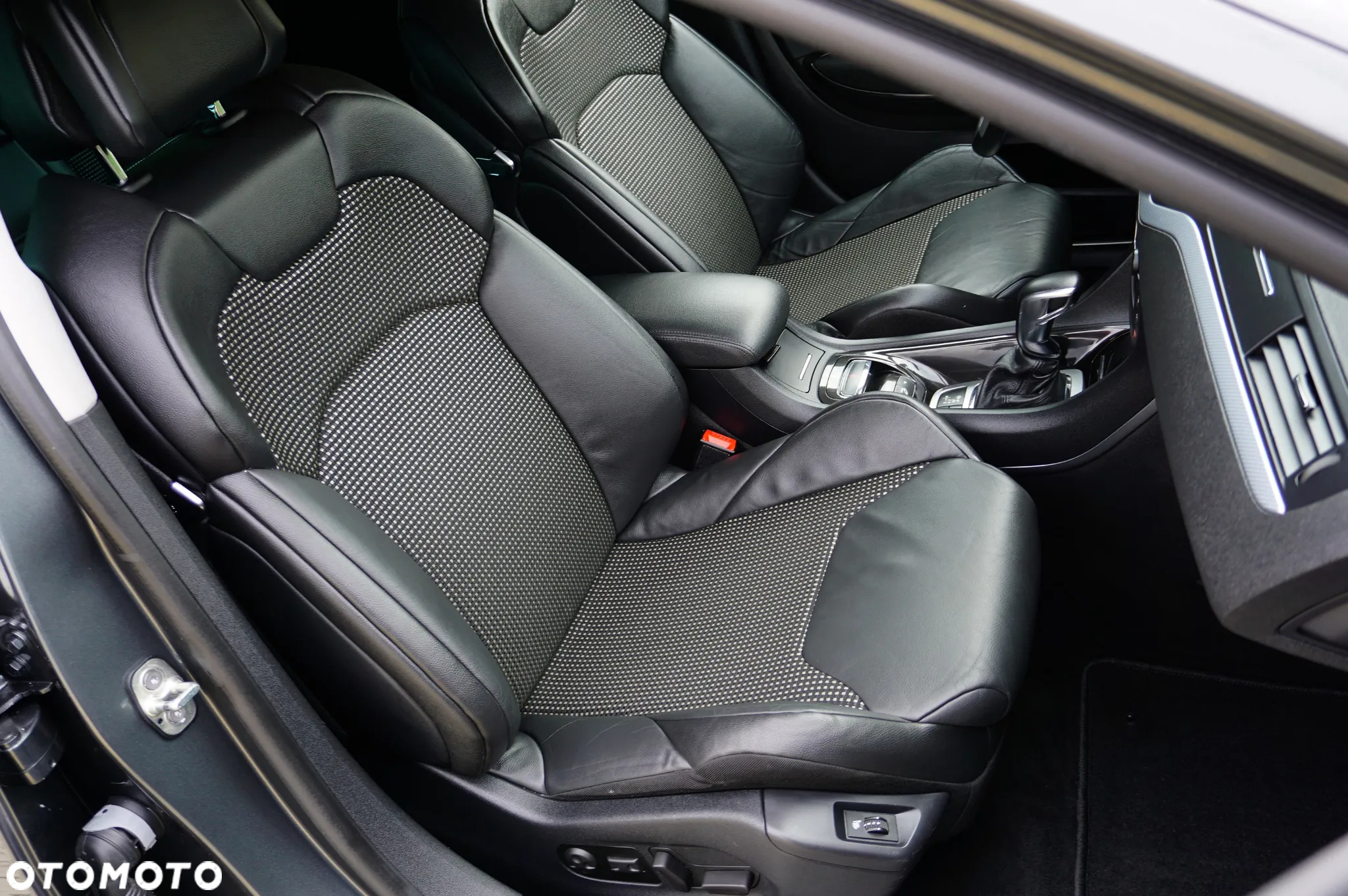 Citroën C5 Tourer BlueHDi 180 S&S EAT6 Exclusive - 23