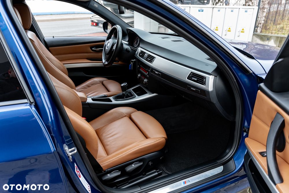 BMW Seria 3 320d DPF Edition Sport - 23