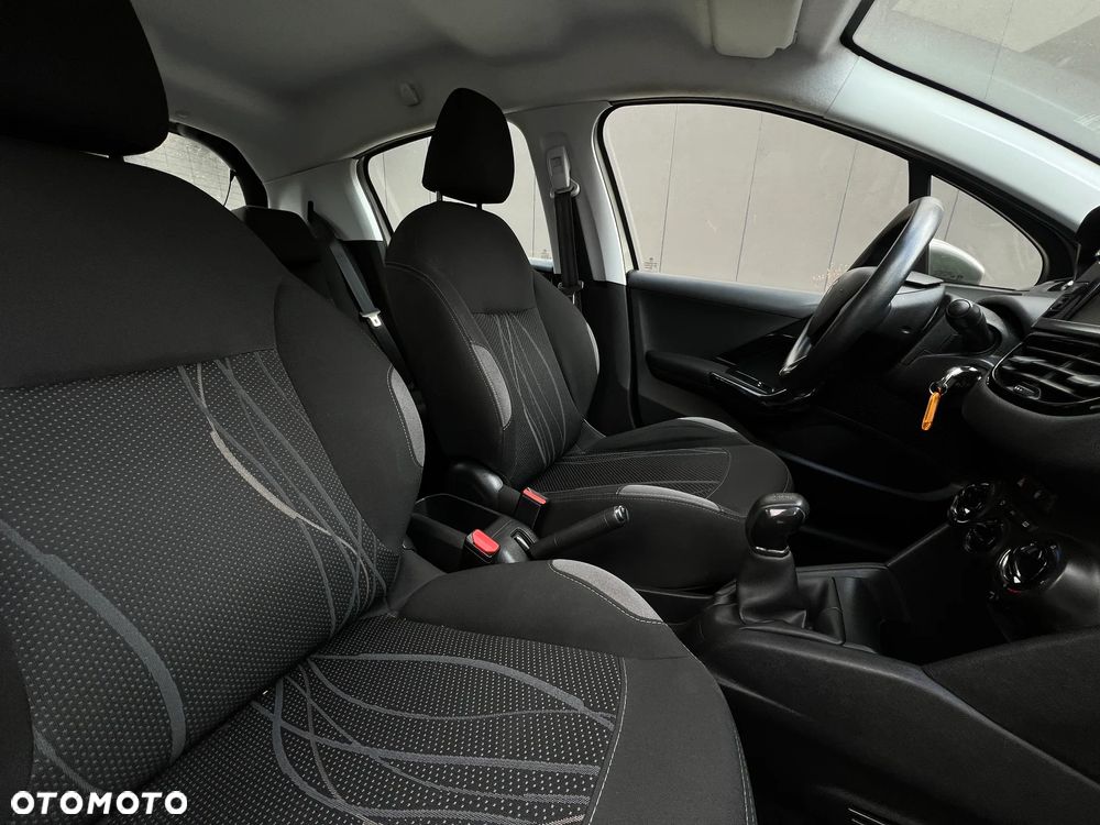 Peugeot 208 - 9