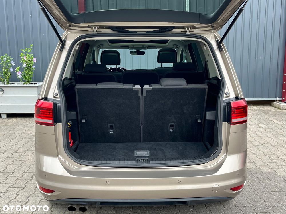 Volkswagen Touran - 35