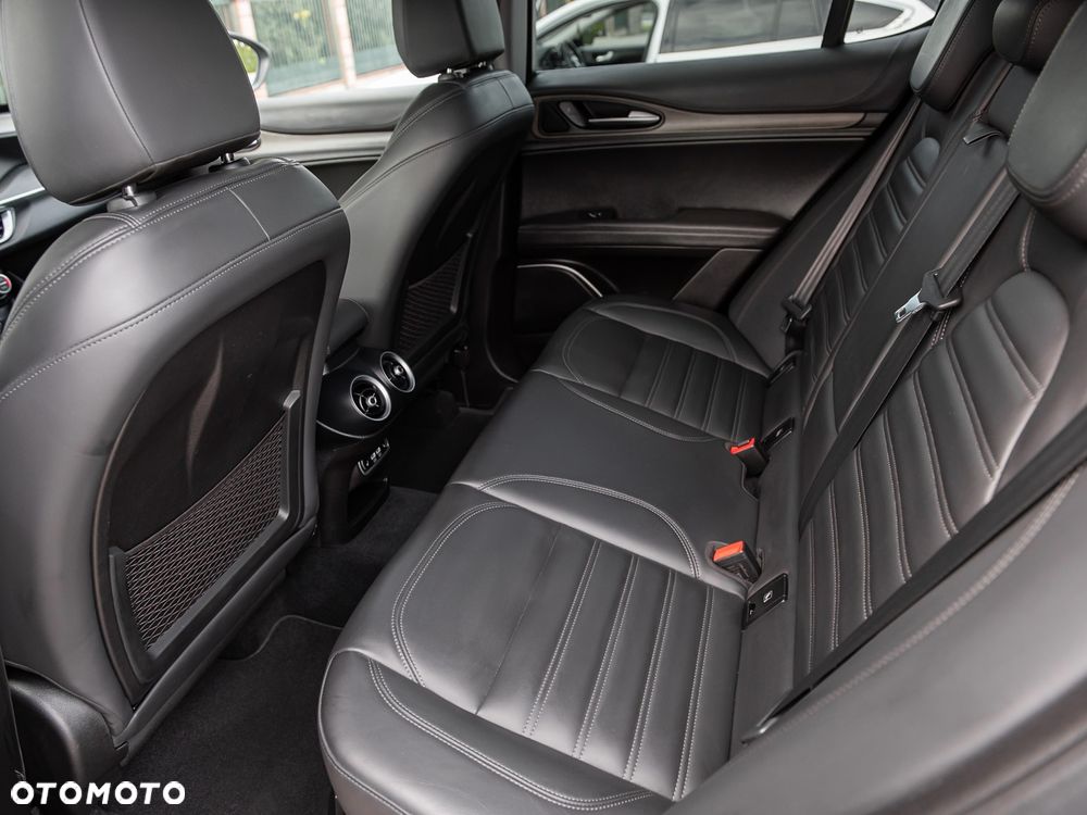 Alfa Romeo Stelvio - 29