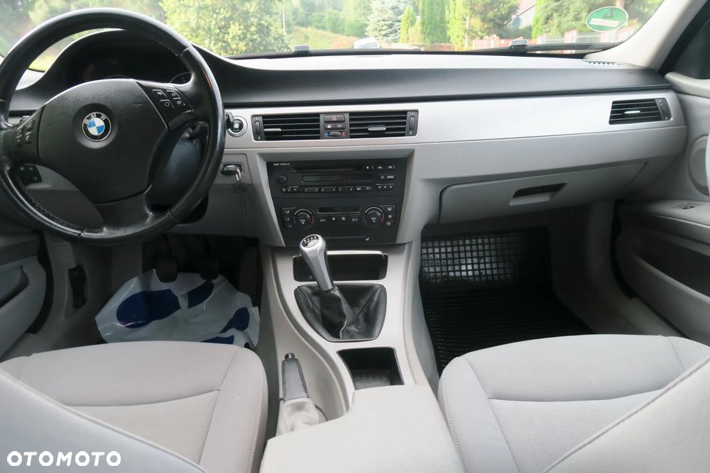 BMW Seria 3 320i Touring - 8