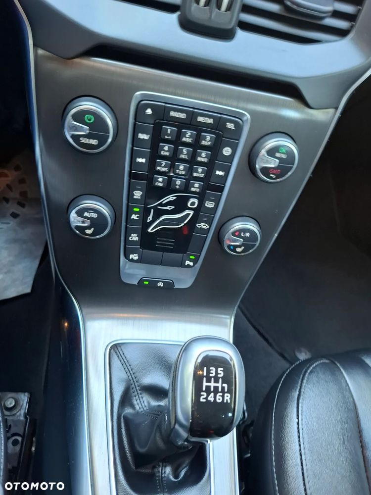 Volvo V40 D4 Ocean Race - 10