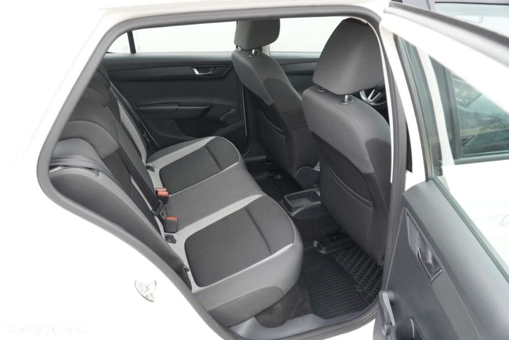 Skoda Fabia 1.0 TSI Drive - 10