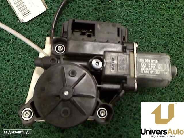 ELEVADOR DE VIDRO TRASEIRO ESQUERDO VOLKSWAGEN POLO 2014 -6R0959811N - 2